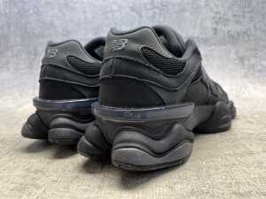 New Balance 9060 size US 8 - 4