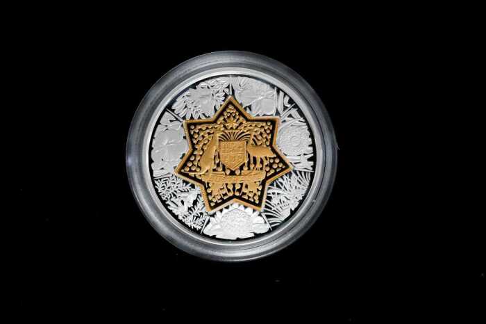 Floral emblem 2001 $20 bimetal proof coin 19.6g
