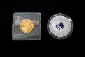 Japanese 10,000 yen gold and 1,000 yen silver proof coin set
