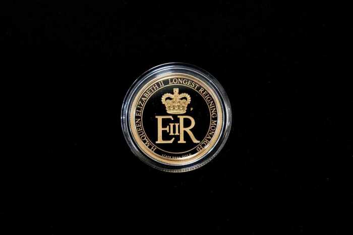 Longest Reigning Monarch 2015 $25 gold proof coin, 99.99% gold 1/4 oz