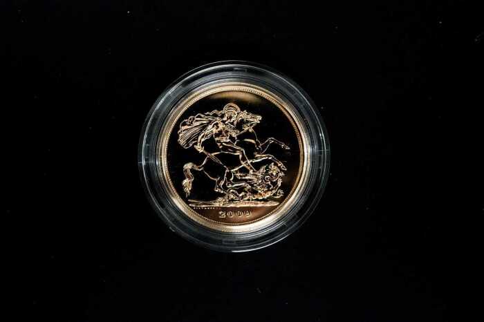 UK Brilliant Uncirculated Sovereign 2009 5 pounds, 39.94g