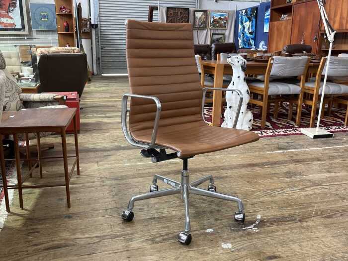 Charles and Ray Eames, Eames Office desk chair