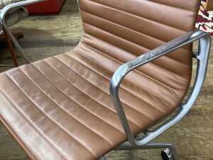 Charles and Ray Eames, Eames Office desk chair - 4