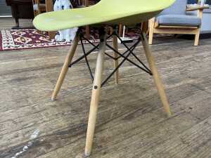 Charles and Ray Eames, Eames Office moulded plastic side chair - 4
