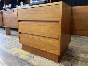 Mid-century teak combined bedside and bedhead - 4