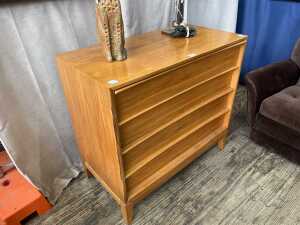 Mid-century myrtle chest of four drawers - 2