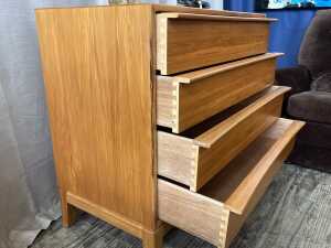 Mid-century myrtle chest of four drawers - 4