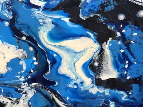 Tina Alesi, abstract in blue, black and white, 2017. Resin painting on board