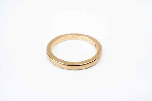 An antique wedding band in 18 carat yellow gold