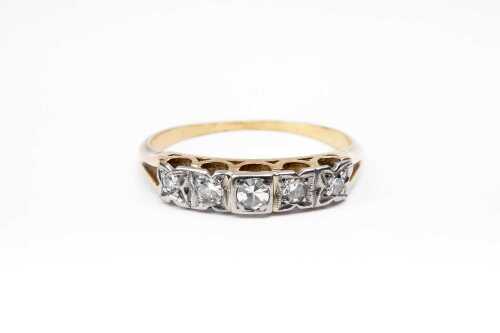 A vintage diamond ring in 18 carat yellow gold