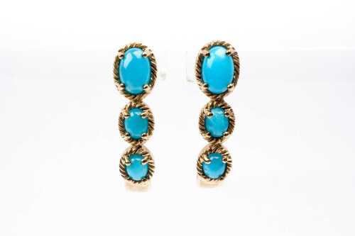 A pair of apatite earrings in 9 carat yellow gold