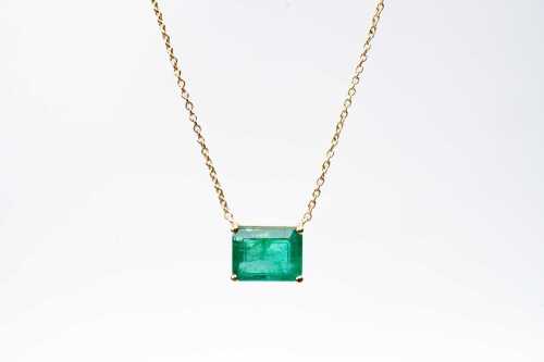 An emerald and diamond necklace in 14ct yellow gold
