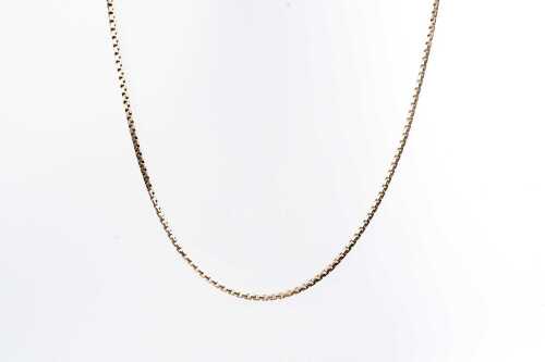 A box link necklace in 9 carat yellow gold