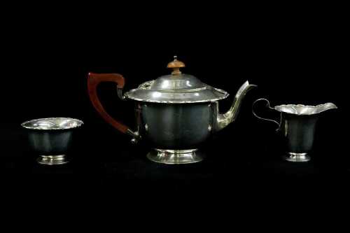 English sterling silver three piece tea service, total weight 481g