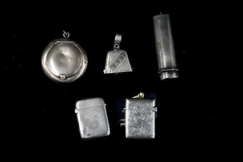 Five English sterling silver pieces, weight 62g