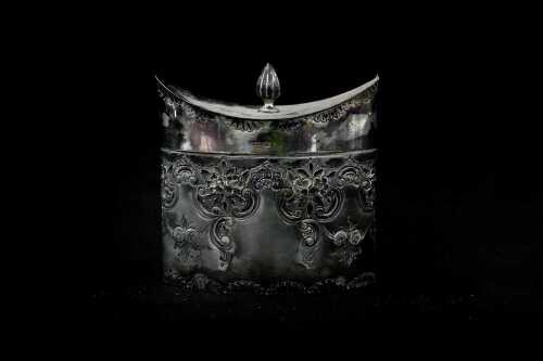 Antique English sterling silver box, weight 153g