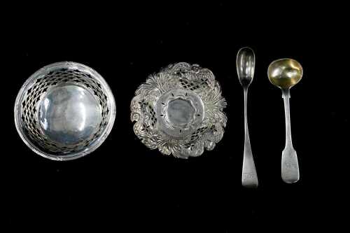 Four Antique English sterling silver pieces, weight 77g