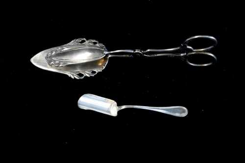 Two 800 silver pieces, weight 98g