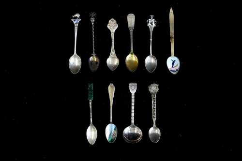 Silver souvenir spoons, total weight 126g