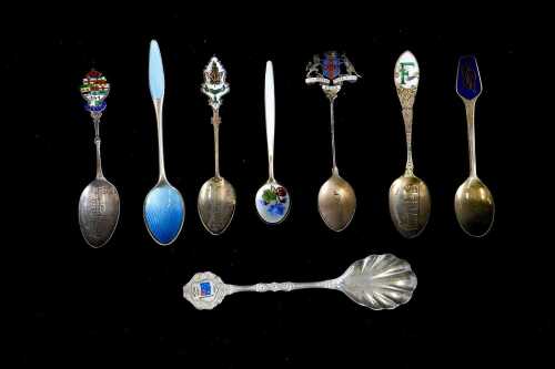 Collection of sterling silver souvenir spoons, total weight 95g