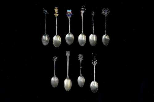 Collection of English sterling silver souvenir spoons, total weight 113g