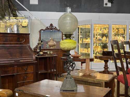 Antique Duplex kerosene banquet lamp