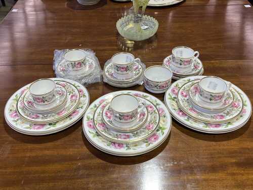 Royal Worcester 'Royal Garden' porcelain dinner setting for six