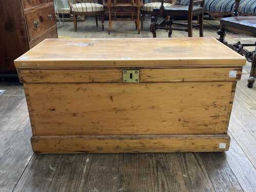 Pine tool chest