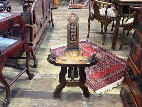 Spanish pine birthing chair