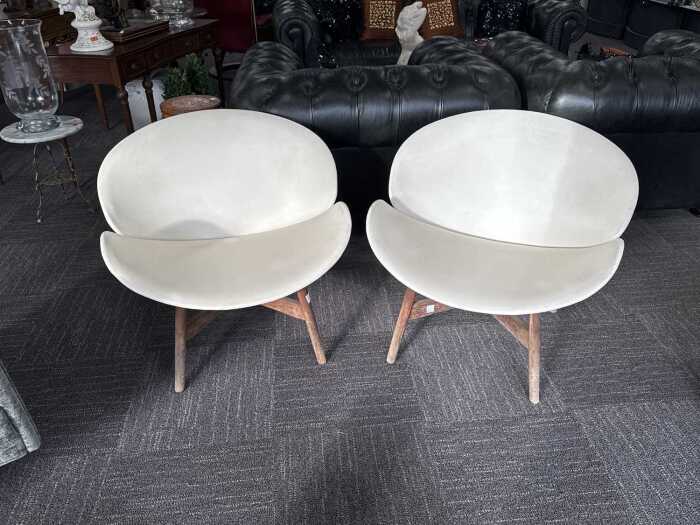 Pair of Gloster Dansk White Leather Tub Chairs