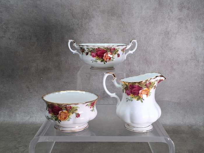 Three Royal Albert 'Old Country Roses' porcelain pieces