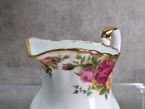 Three Royal Albert 'Old Country Roses' porcelain pieces - 5