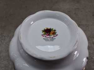 Three Royal Albert 'Old Country Roses' porcelain pieces - 6