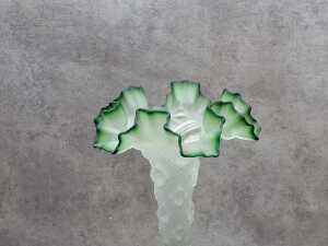 Green glass single trumpet epergne - 4