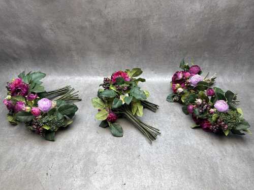 Artificial short-stemmed flowers in purple tones