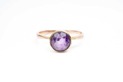 An amethyst ring in 9 carat rose gold