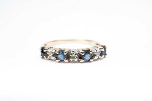 A sapphire and diamond ring in 9 carat yellow gold