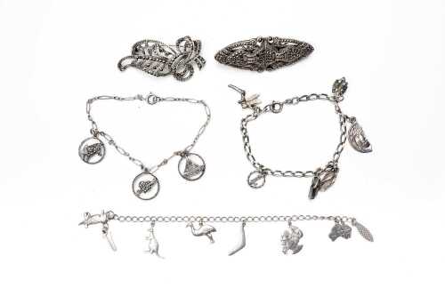 A collection of vintage jewellery in sterling silver