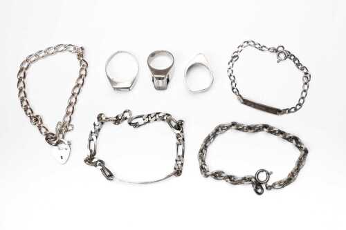 A collection of jewellery in sterling silver