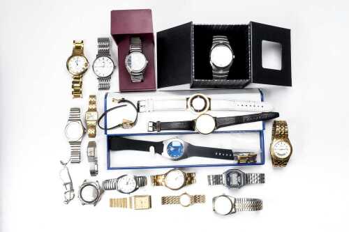 A large collection of vintage watches