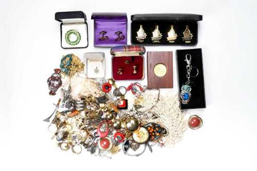 A collection of jewellery