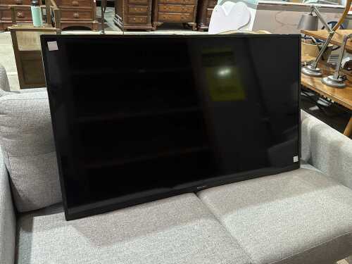 Braun 50'' 4K Ultra HD wall mount TV