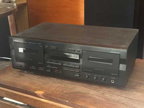 A Yamaha natural sound cassette deck