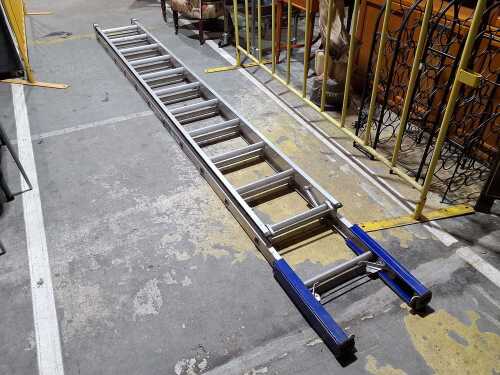 Long aluminium leveller ladder