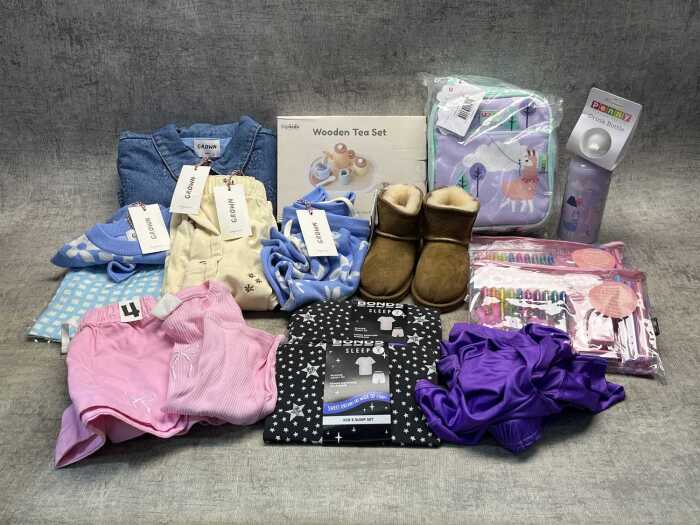 Group of mostly Girl's clothing size 2-4
