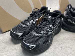 Two pairs Asics Gel-1130 GS size US 7 Kid's - 2