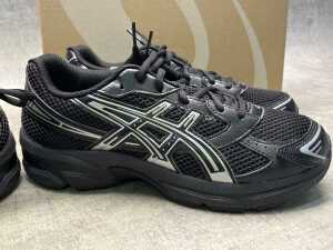 Two pairs Asics Gel-1130 GS size US 7 Kid's - 3