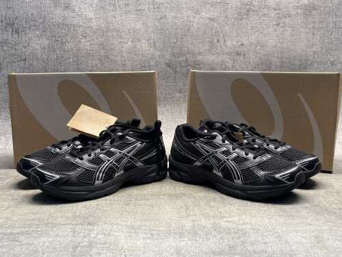 Two pairs Asics Gel-1130 GS size US 6 Kid's