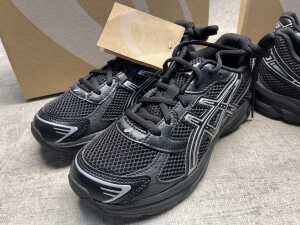 Two pairs Asics Gel-1130 GS size US 6 Kid's - 2