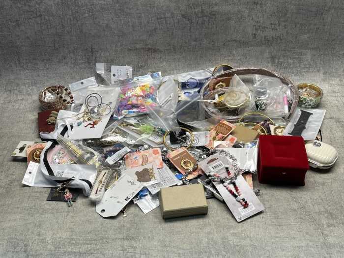 Group of jewellery